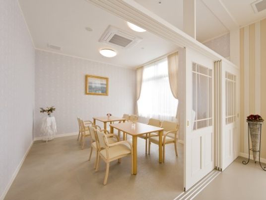 白基調の綺麗なダイニング