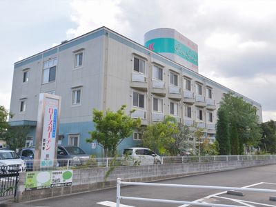 青空背景の建物外観