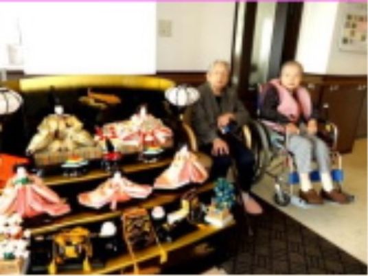 お祝いの風景と二人