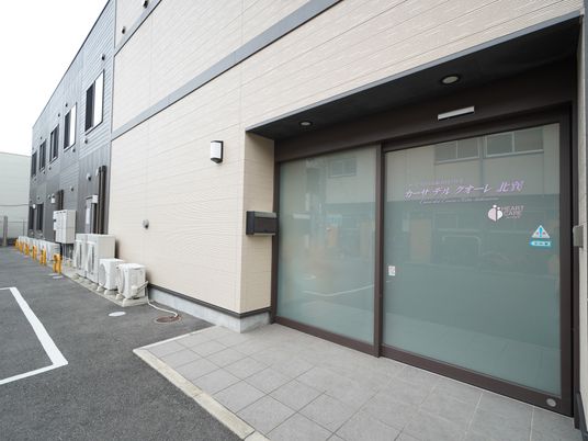 施設の外観とエントランス