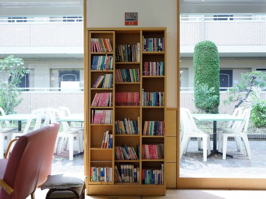 図書とテラスの居心地の良さ