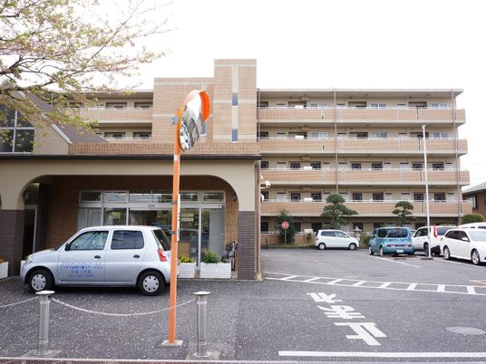 清潔感のある施設エントランス