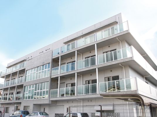現代的な建物の外観