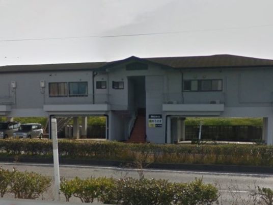 外観の明るい建物