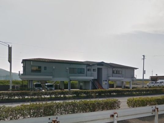 広々とした建物の外観