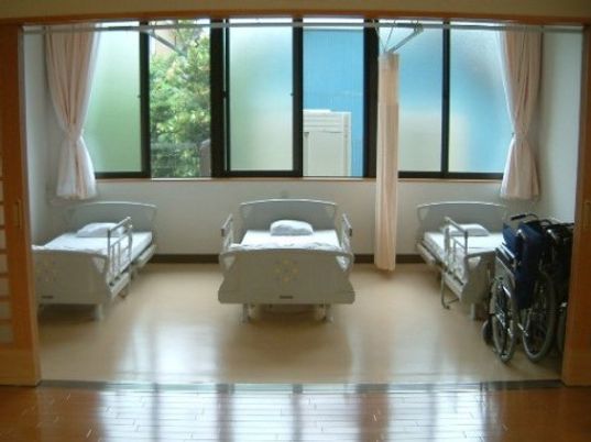 明るい個室の居室