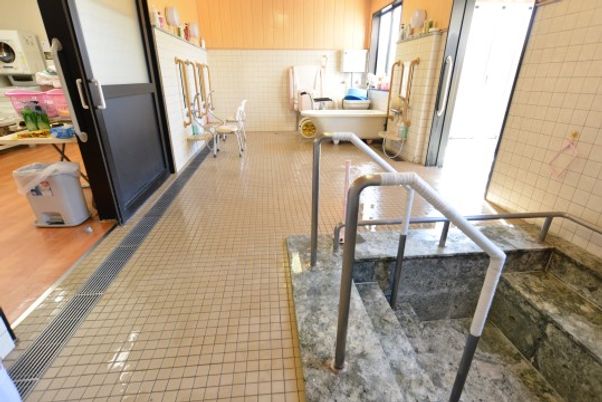 バリアフリーの浴室設備