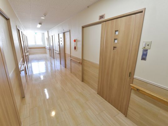 明るい廊下の角度