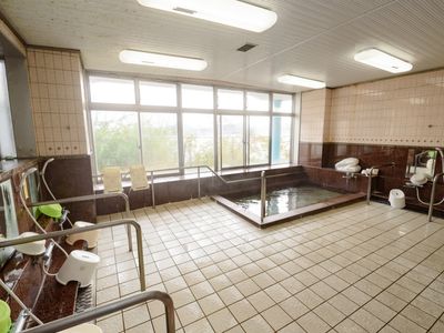 広々とした清潔な浴室