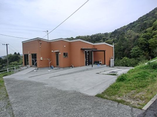 自然に囲まれた建物