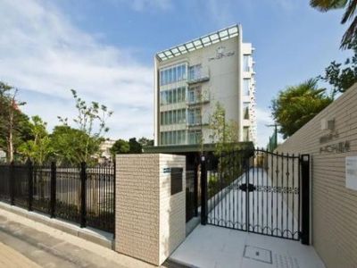 清潔感溢れる建物外観