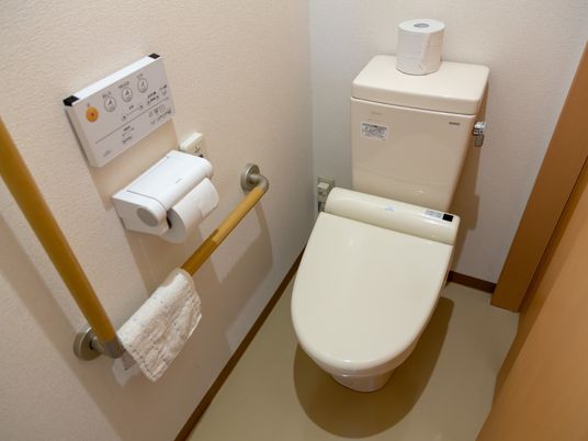 バリアフリー設計のトイレ