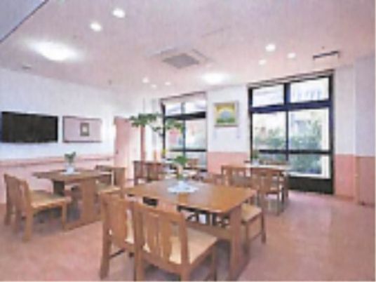 広々とした食堂の空間