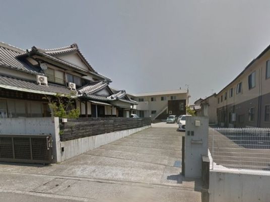 施設の落ち着いた外観