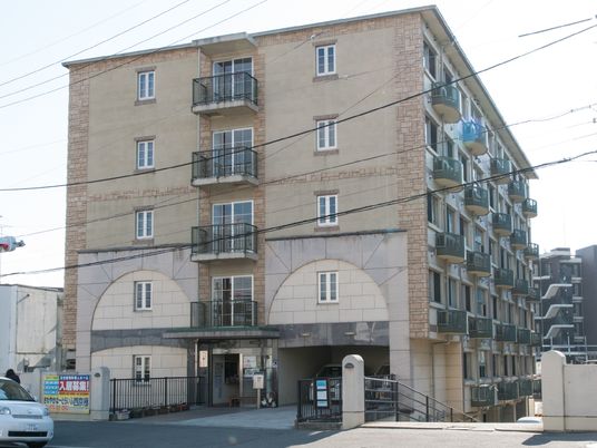 外観の建物正面