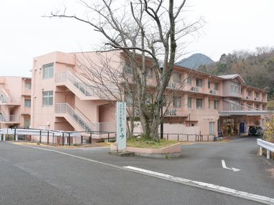 落ち着いたピンクの外観