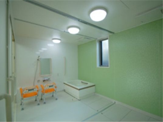 機能訓練用具の整った部屋