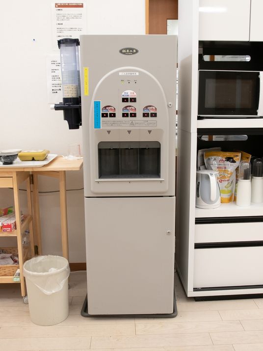 共用キッチンの給水機