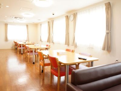 明るい空間の食堂