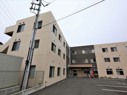 多階建て建物の外観