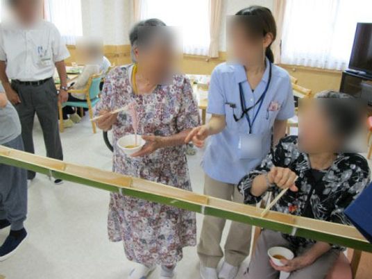 ケア施設の日常シーン
