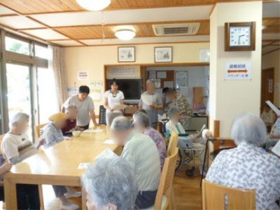 和やかな食堂風景