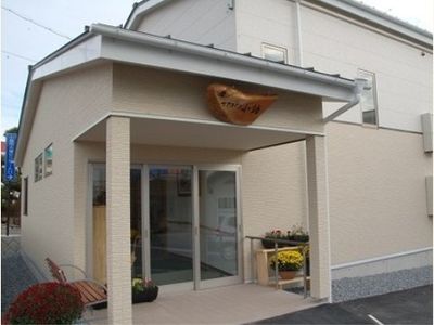 エントランスの明るい建物