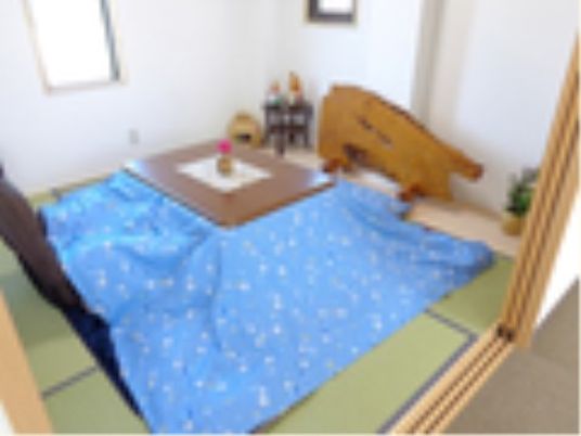 明るい和室の居室