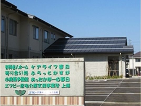 施設の外観と駐車場