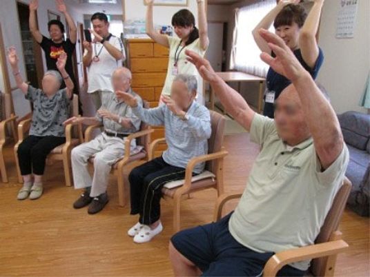 楽しげな機能訓練の様子