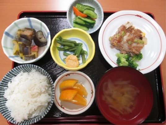 栄養バランスの食事提供
