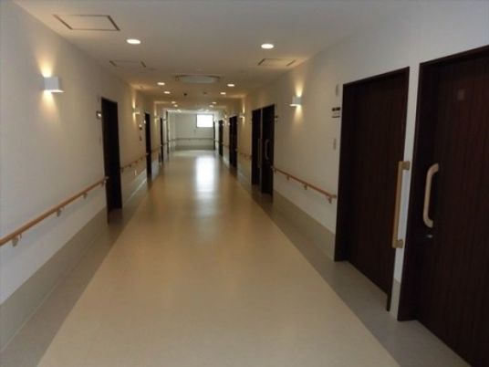 広々とした綺麗な廊下