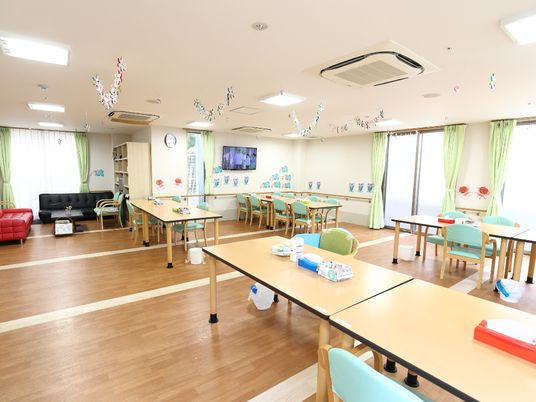 広々とした共有リビング