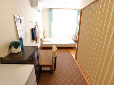 明るい個室の居室