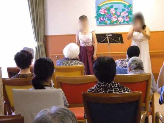 音楽演奏のイベント風景