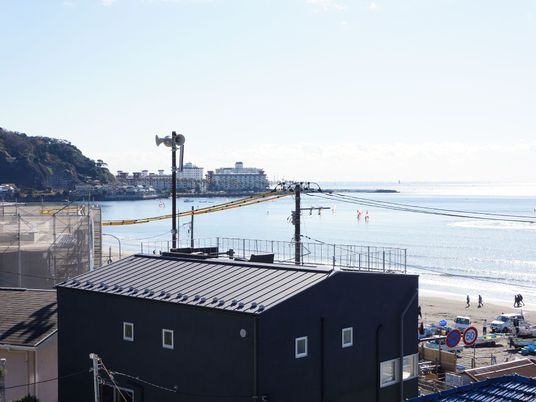  海と街を見渡す風景  