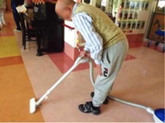 床掃除をする人