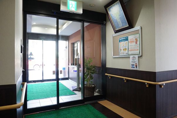 エントランスの自動ドア
