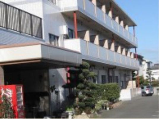 日差しが入る明るい外観