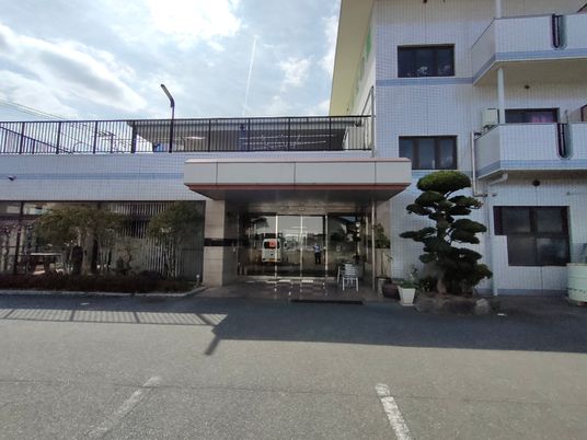 エントランスと外観