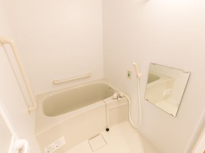 手すり付き浴室の様子