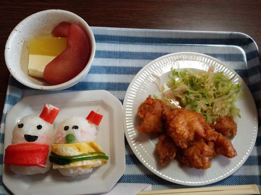 創意工夫を凝らした食事提供