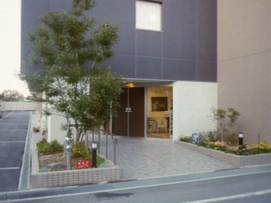 清潔感のある建物入口