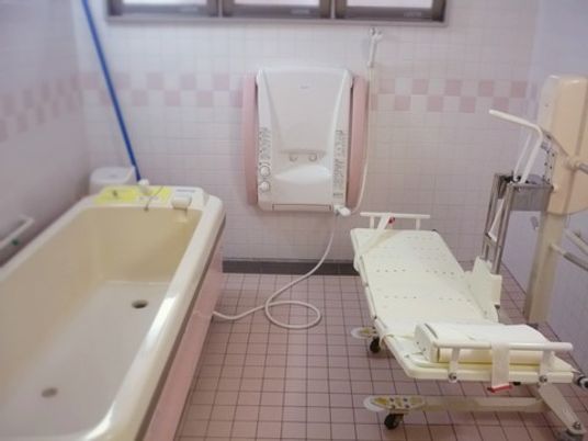 快適な設備の浴室