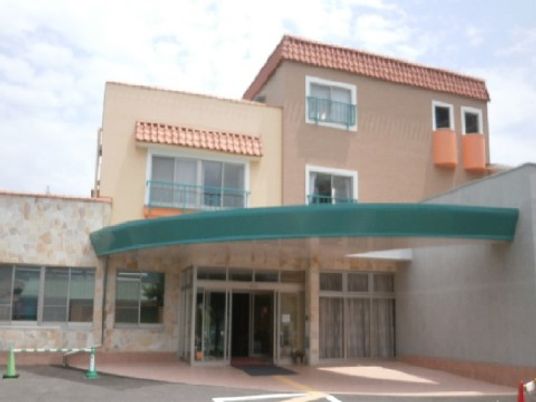 広々とした建物のエントランス