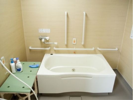 手すり付き浴槽