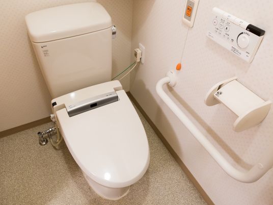 バリアフリー設計のトイレ