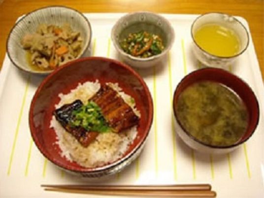 和風の食事セット