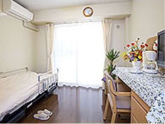 明るい個室の居室