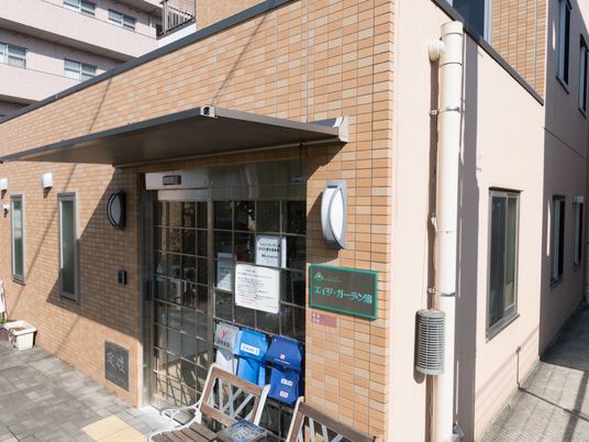 エントランスの外観